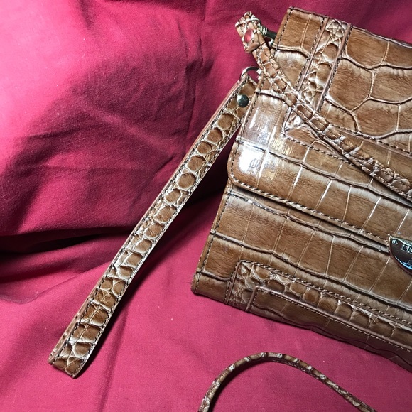 Liz Claiborne Chocolate Brown Faux Alligator Gold Tone Hardware Crossbody Clutch - Picture 4 of 16